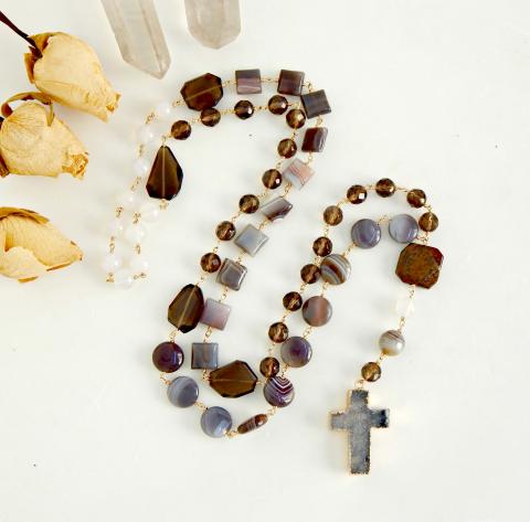 Sautoir rosaire chapelet en or gold filled 14k et pierres naturelles