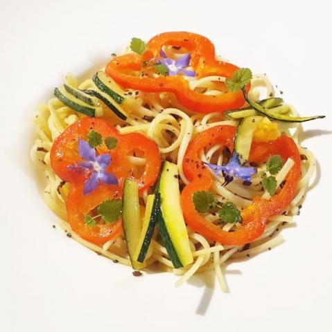 Pasta de la Mama Plat vegan : linguine à la truffe et aux légumes du soleil